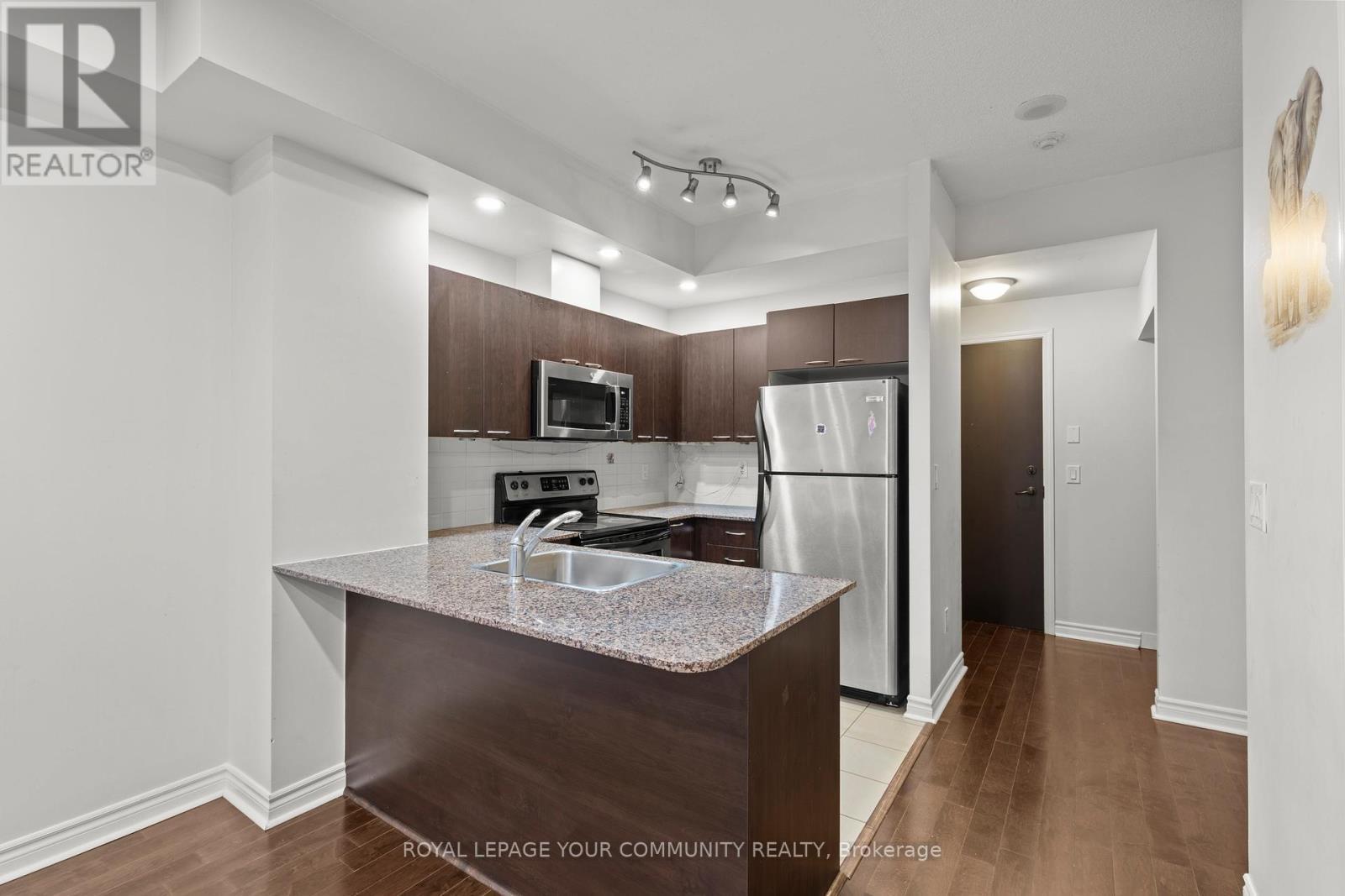 515 - 385 Prince Of Wales Drive, Mississauga, ON - Indoor Photo Showing Kitchen