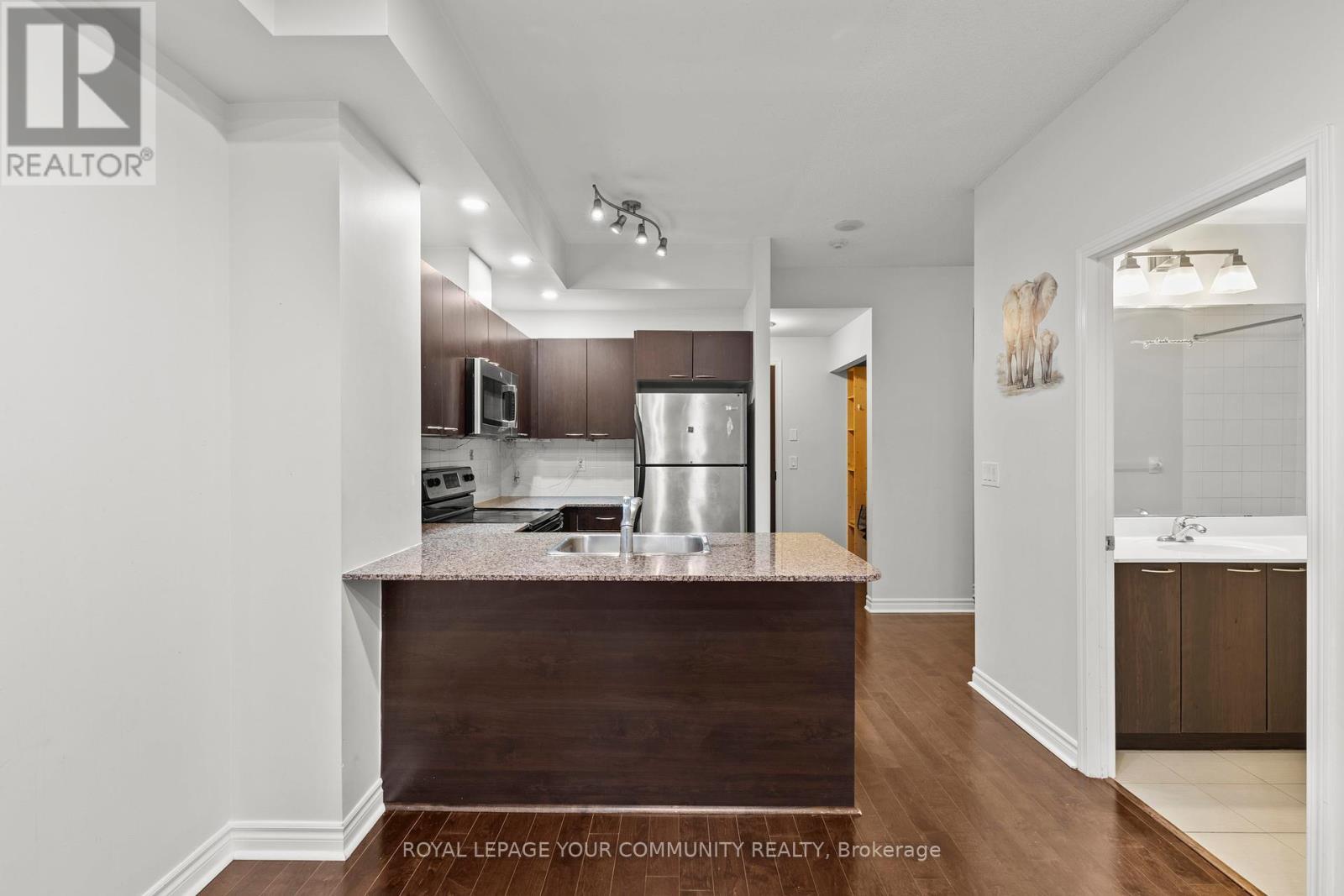 515 - 385 Prince Of Wales Drive, Mississauga, ON - Indoor Photo Showing Kitchen