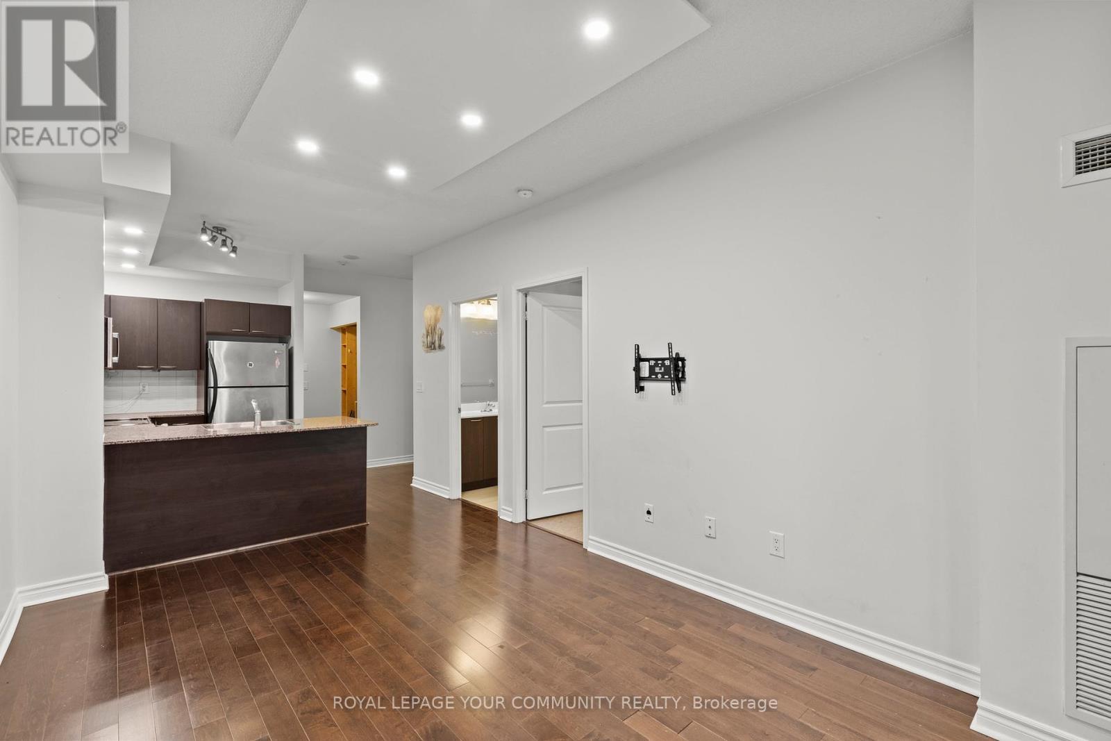 515 - 385 Prince Of Wales Drive, Mississauga, ON - Indoor