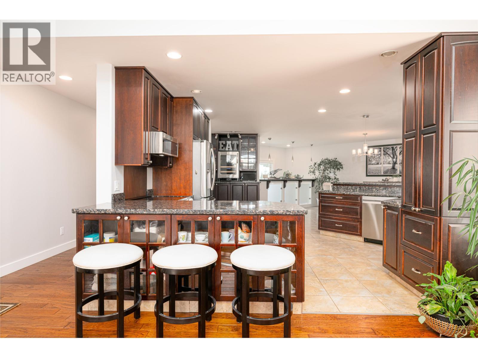 6981 Westmount Drive, Prince George, BC - Indoor Photo Showing Dining Room