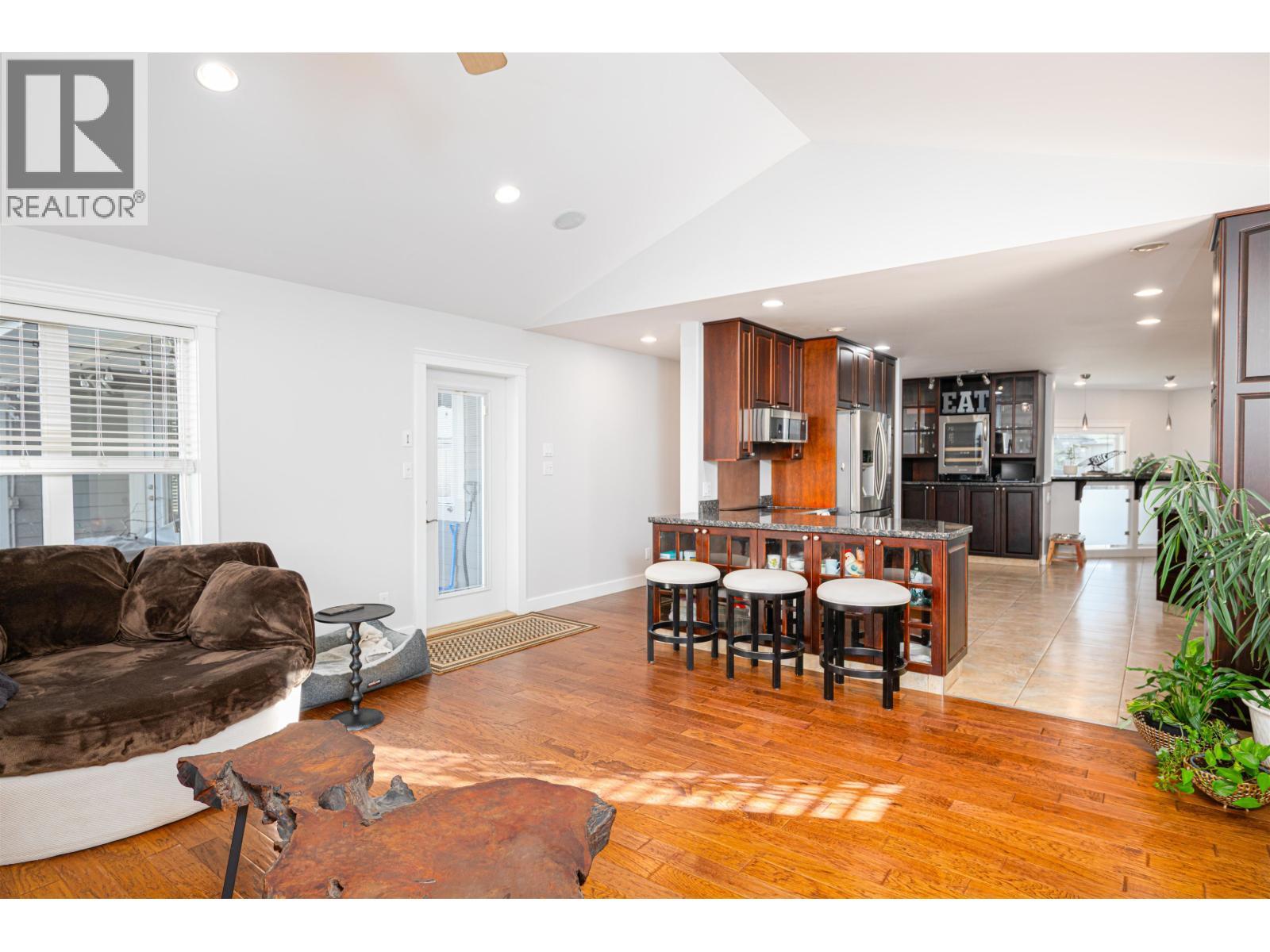 6981 Westmount Drive, Prince George, BC - Indoor Photo Showing Living Room