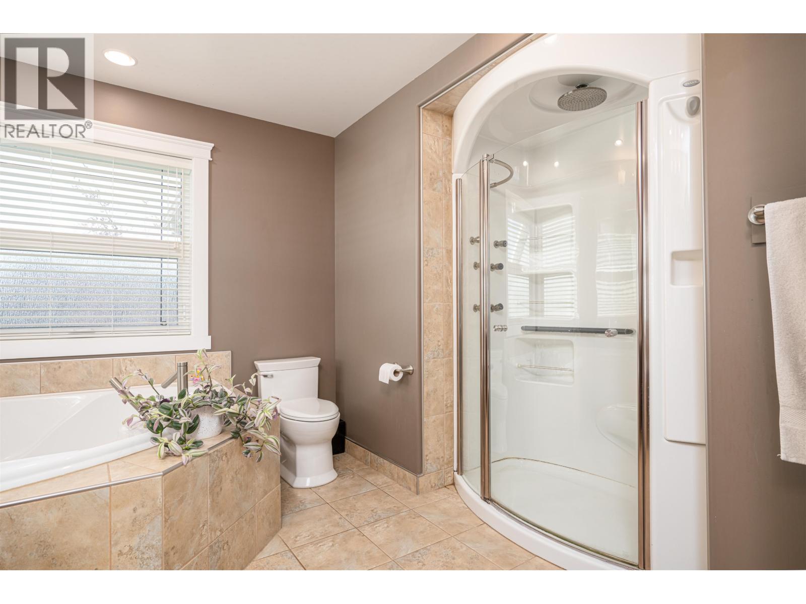6981 Westmount Drive, Prince George, BC - Indoor Photo Showing Bathroom