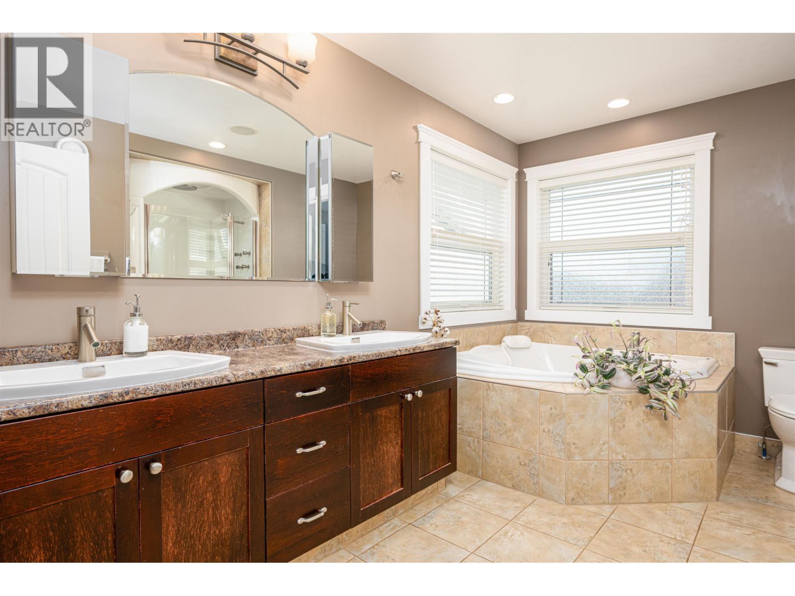 6981 Westmount Drive, Prince George, BC - Indoor Photo Showing Bathroom