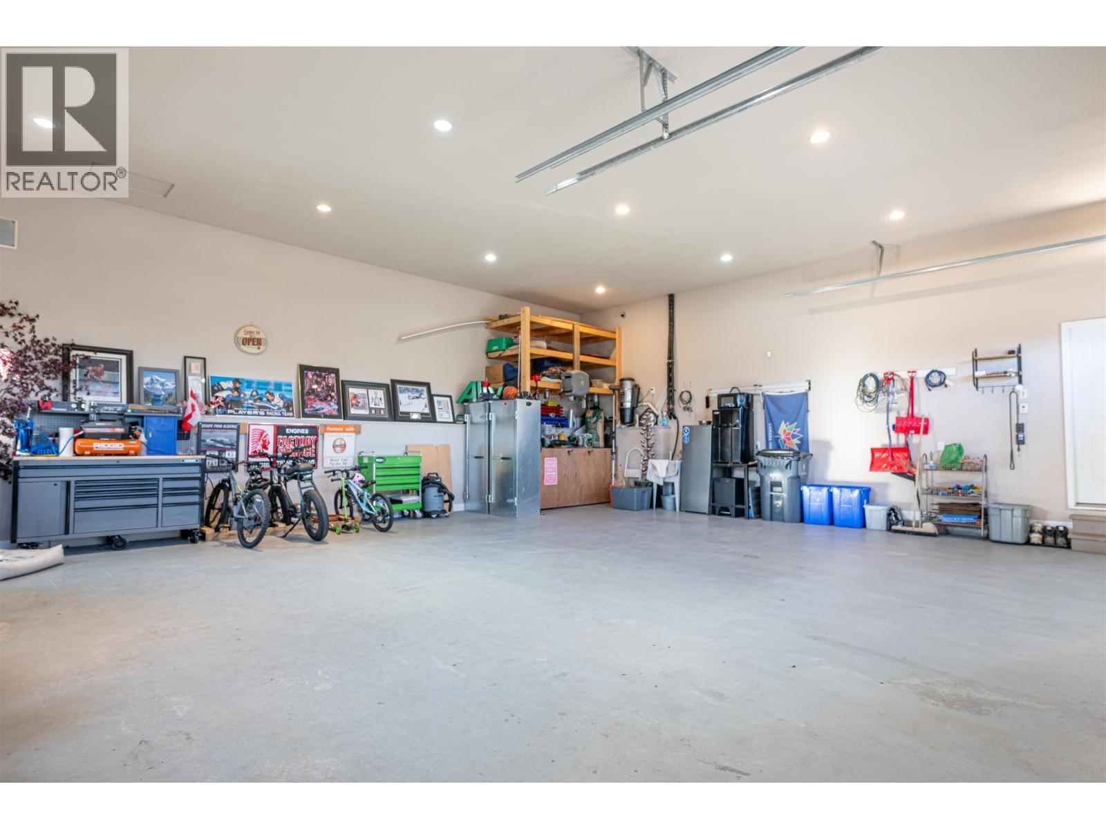 6981 Westmount Drive, Prince George, BC - Indoor Photo Showing Garage