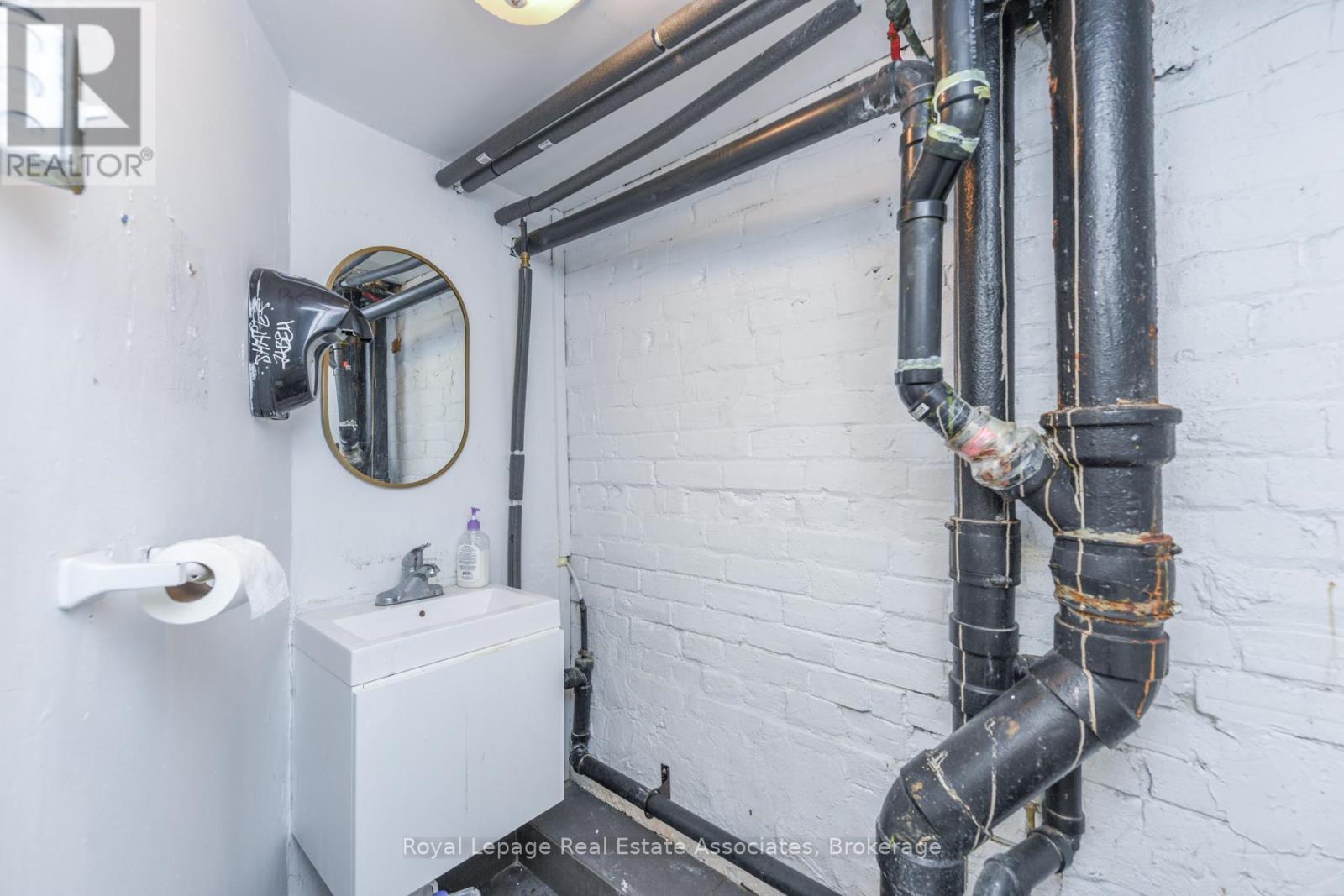 671 Queen Street W, Toronto, ON