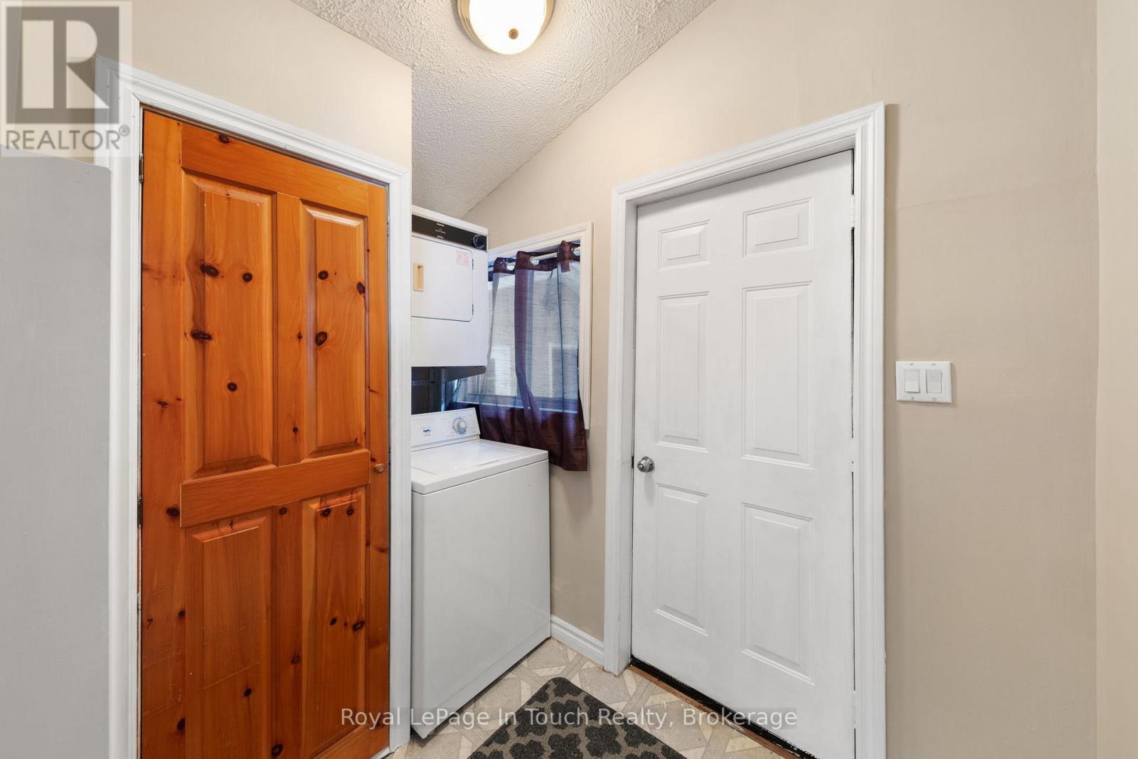 Laundry/Entrance - 2198 Champlain Road, Tiny, ON - Indoor Photo Showing Laundry Room