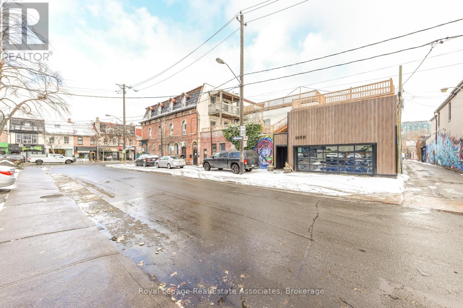 81 Elm Grove Avenue, Toronto, ON