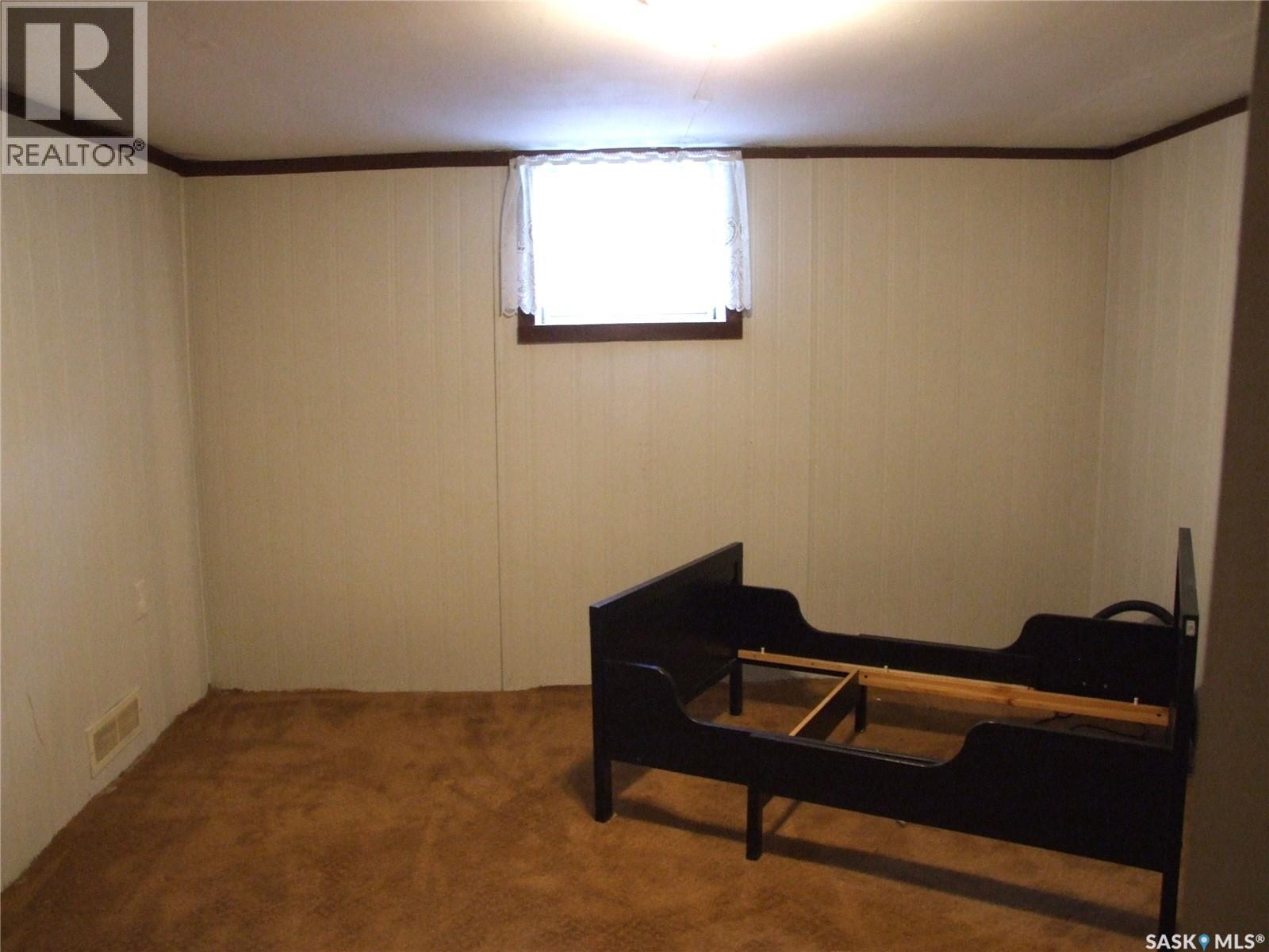 311 3Rd Avenue E, Leader, SK - Indoor Photo Showing Other Room