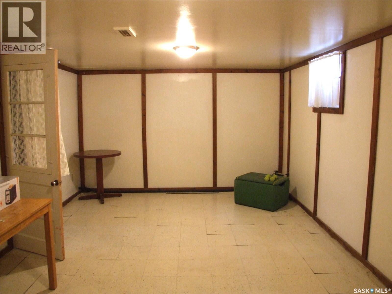 311 3Rd Avenue E, Leader, SK - Indoor Photo Showing Other Room