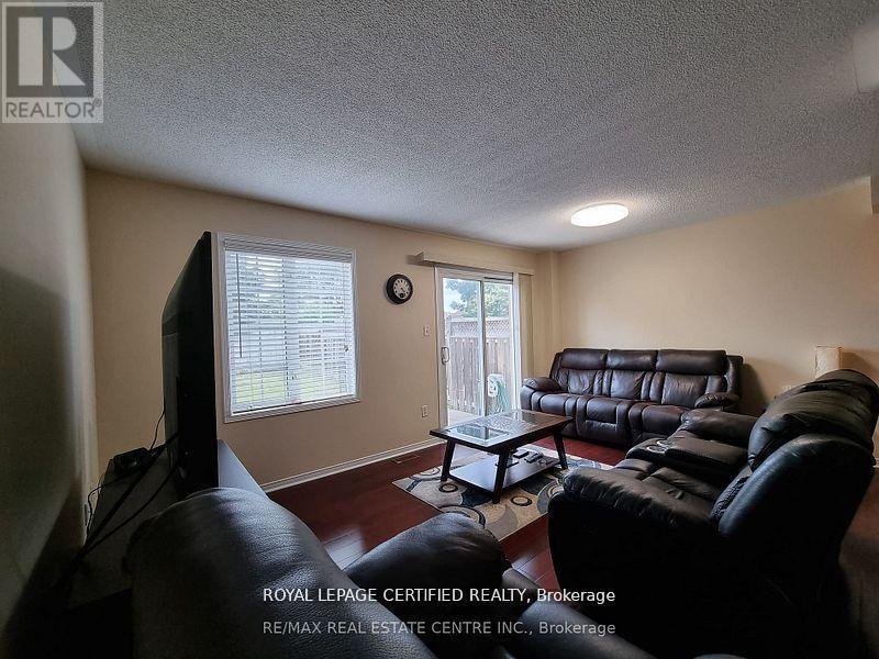 Upper - 6 Rotunda Street, Brampton, ON - Indoor Photo Showing Living Room