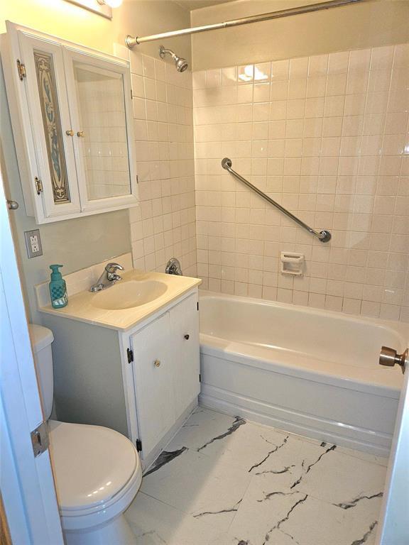1721 Shorepointe Village, Gimli, MB - Indoor Photo Showing Bathroom