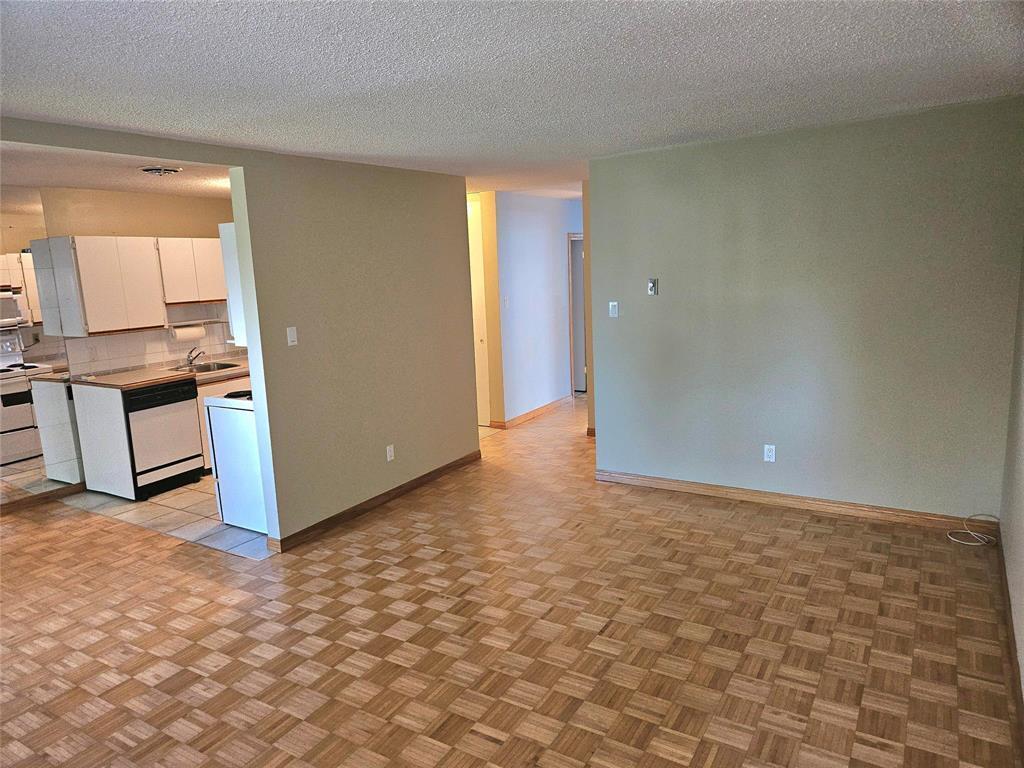 1721 Shorepointe Village, Gimli, MB - Indoor Photo Showing Kitchen