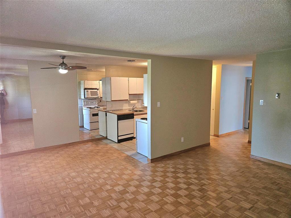 1721 Shorepointe Village, Gimli, MB - Indoor Photo Showing Kitchen