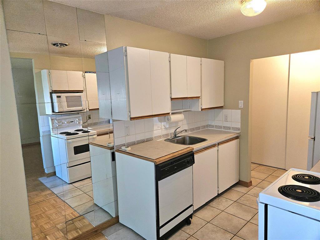 1721 Shorepointe Village, Gimli, MB - Indoor Photo Showing Kitchen