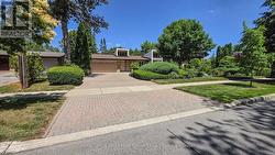 21 BANBURY ROAD Toronto, ON M3B 2K5