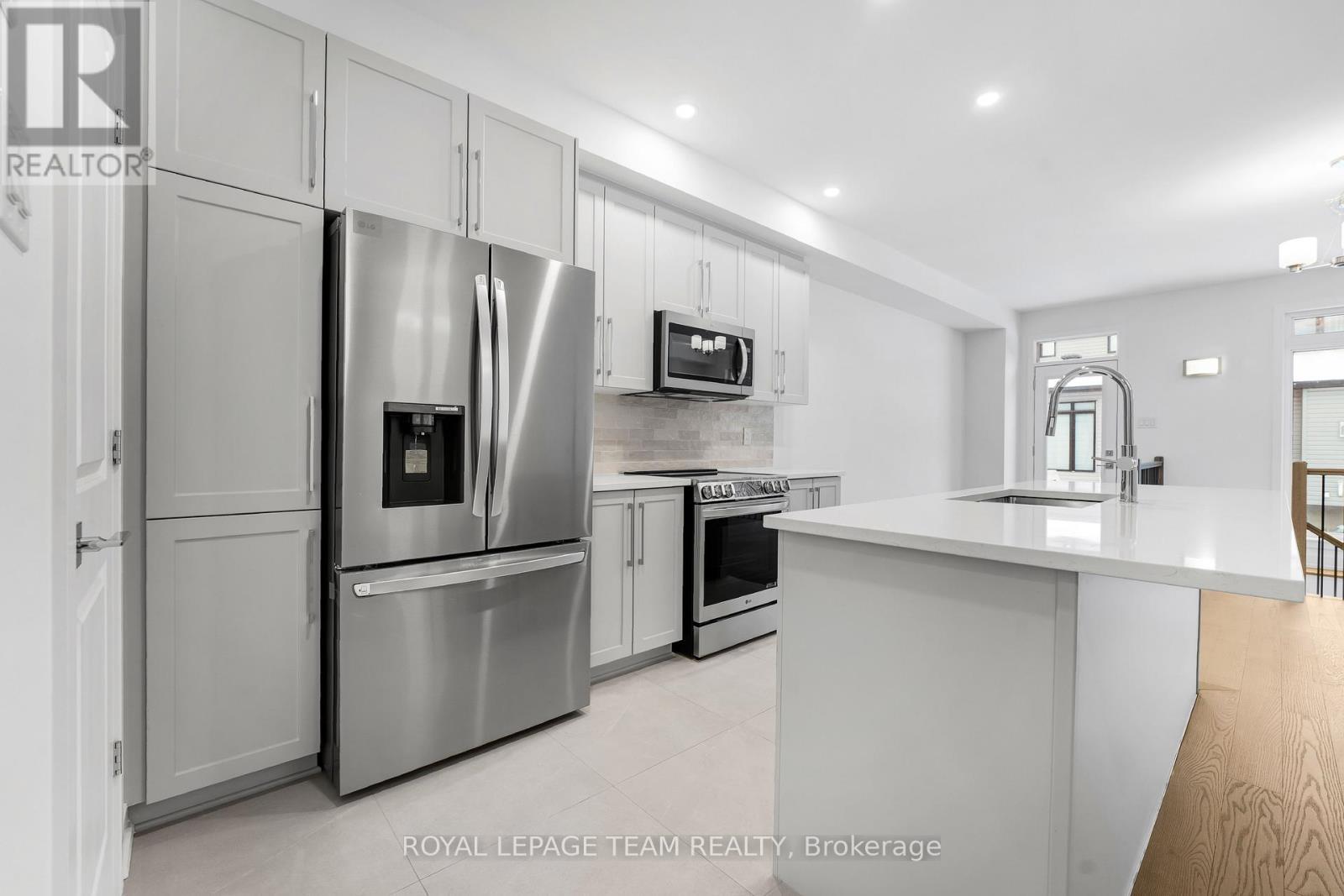 134 Sencha Terrace, Ottawa, ON - Indoor Photo Showing Kitchen With Upgraded Kitchen