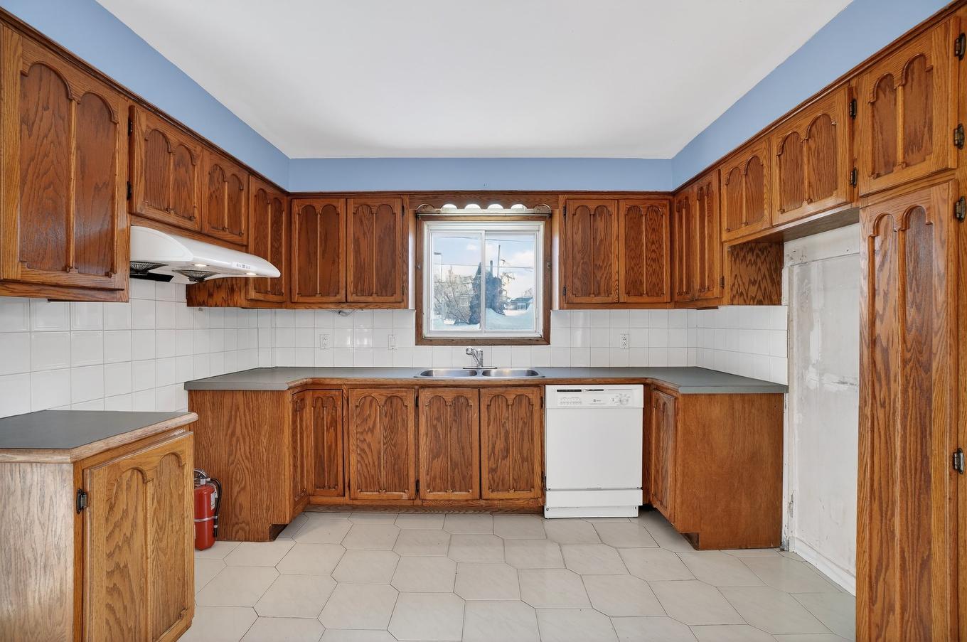 Cuisine - 1939 Rue Le Royer, Laval (Vimont), QC - Indoor Photo Showing Kitchen With Double Sink