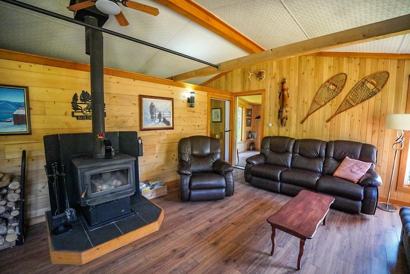 Salon - 1 Ch. St-Antoine, New Richmond, QC - Indoor Photo Showing Living Room With Fireplace