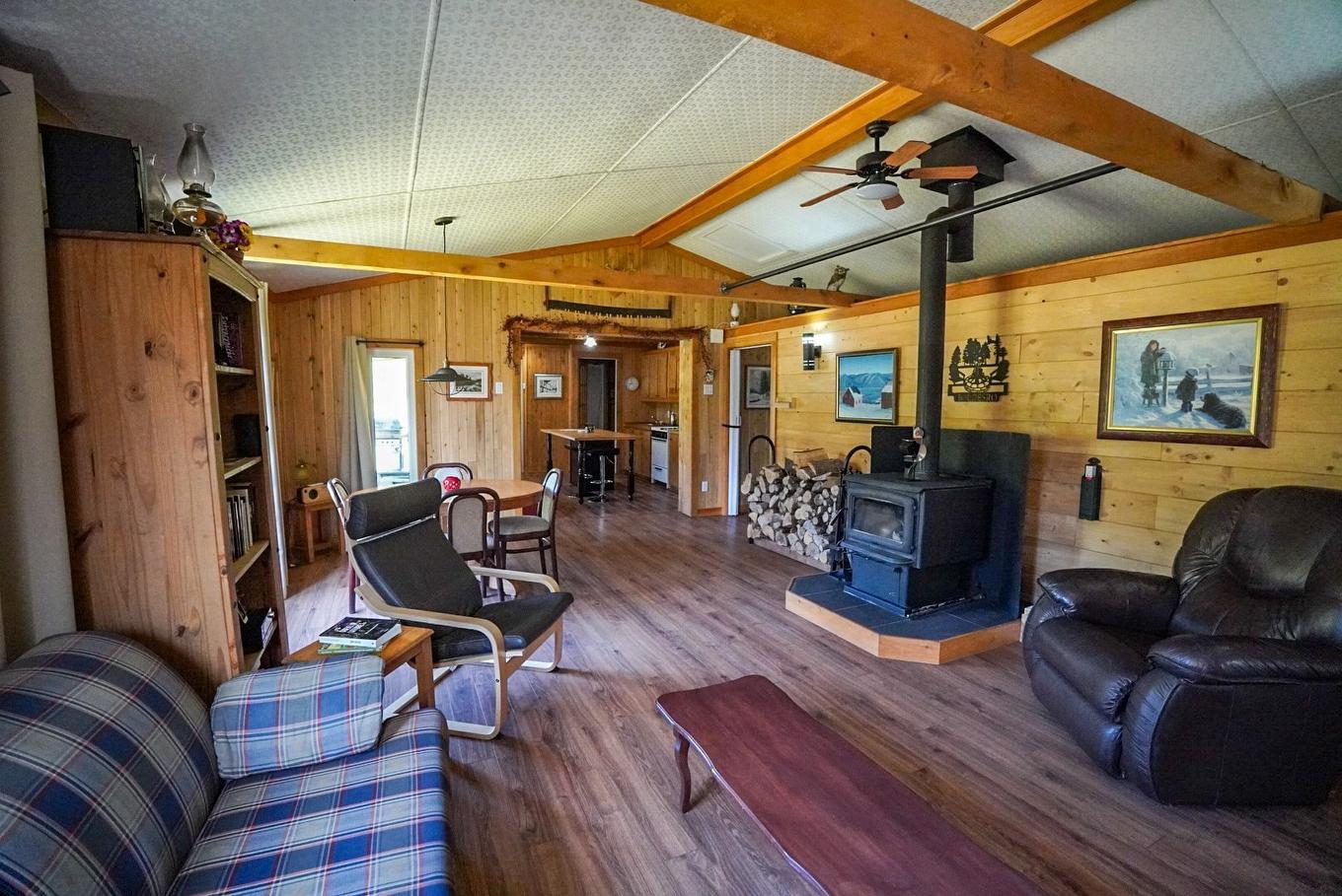 Salon - 1 Ch. St-Antoine, New Richmond, QC - Indoor Photo Showing Other Room