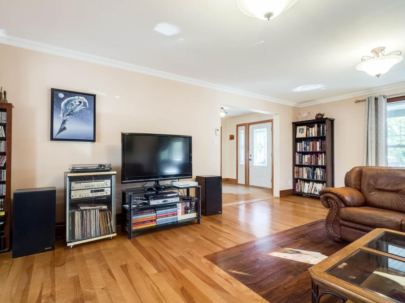 Salon - 128 Route 138A, Godmanchester, QC - Indoor Photo Showing Living Room