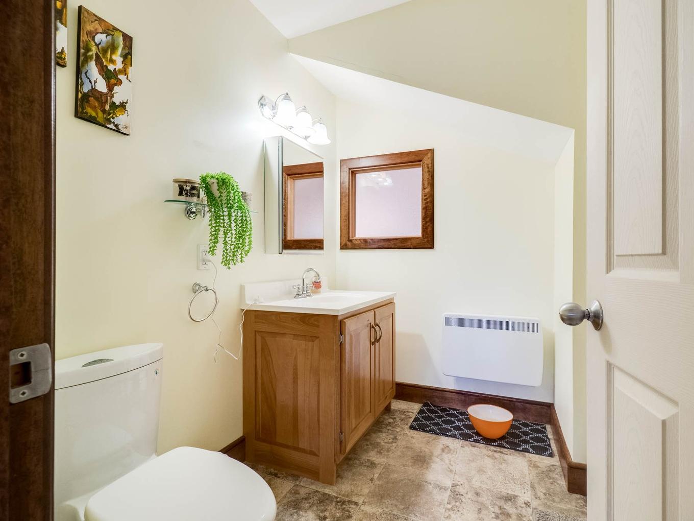 Salle de bains attenante à la CCP - 128 Route 138A, Godmanchester, QC - Indoor Photo Showing Bathroom