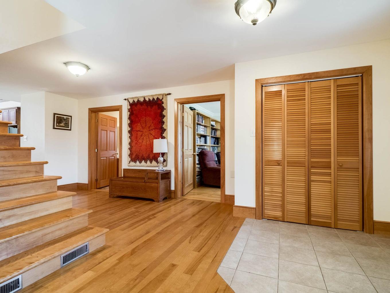 Hall d'entrée/Vestibule - 128 Route 138A, Godmanchester, QC - Indoor Photo Showing Other Room