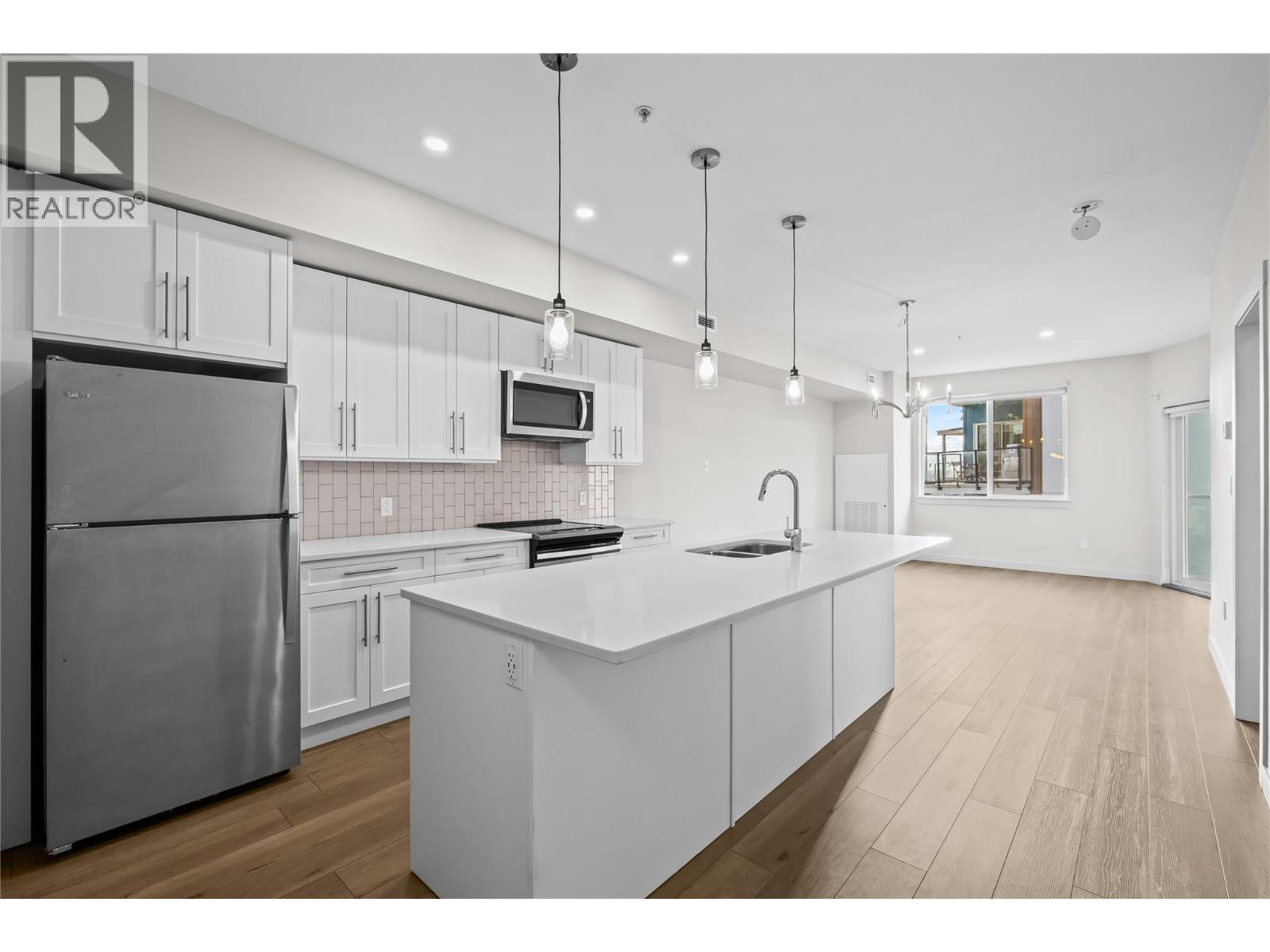 3638 Mission Springs Drive Unit# 406, Kelowna, BC - Indoor Photo Showing Kitchen With Stainless Steel Kitchen With Upgraded Kitchen