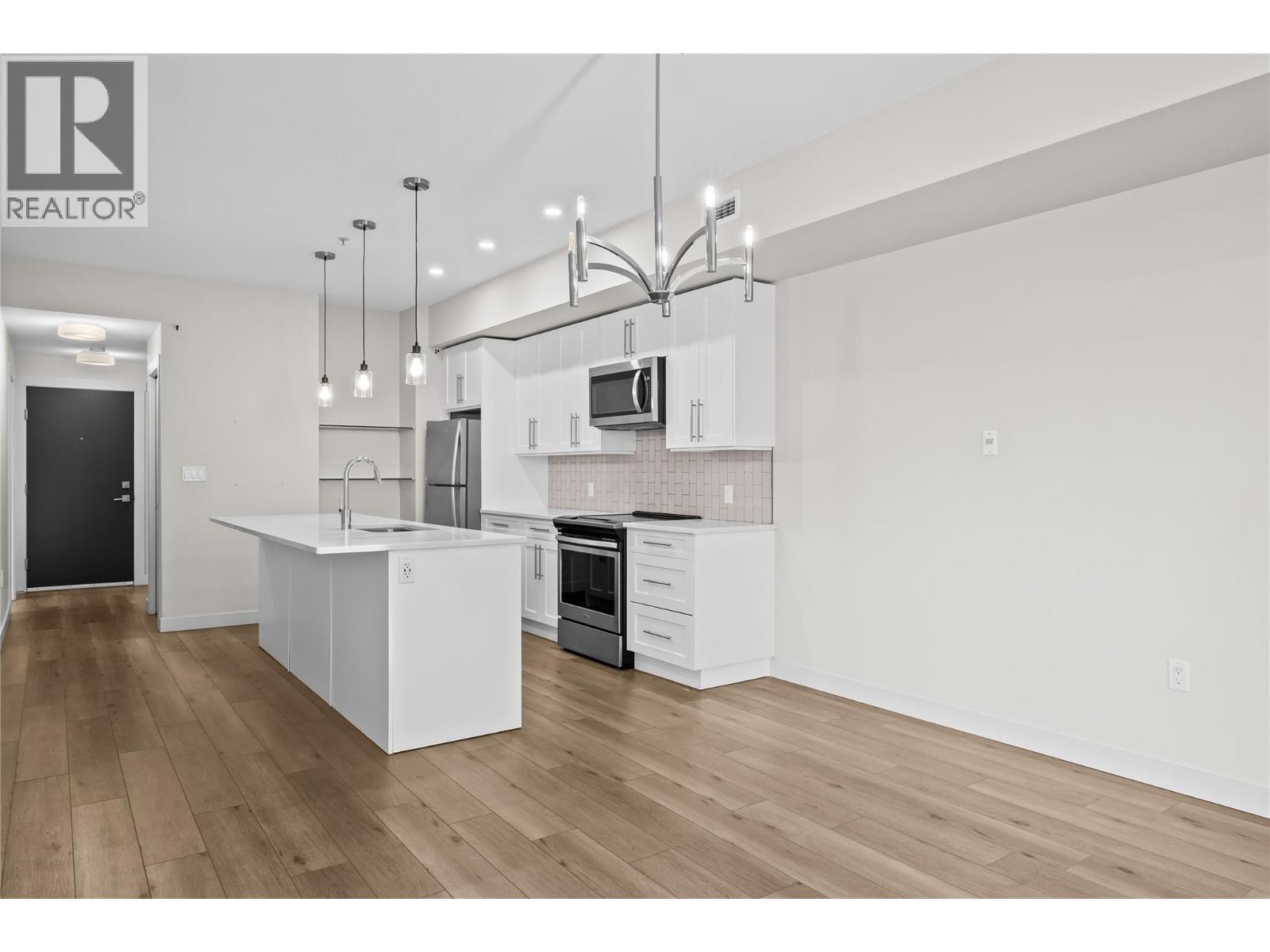 3638 Mission Springs Drive Unit# 406, Kelowna, BC - Indoor Photo Showing Kitchen