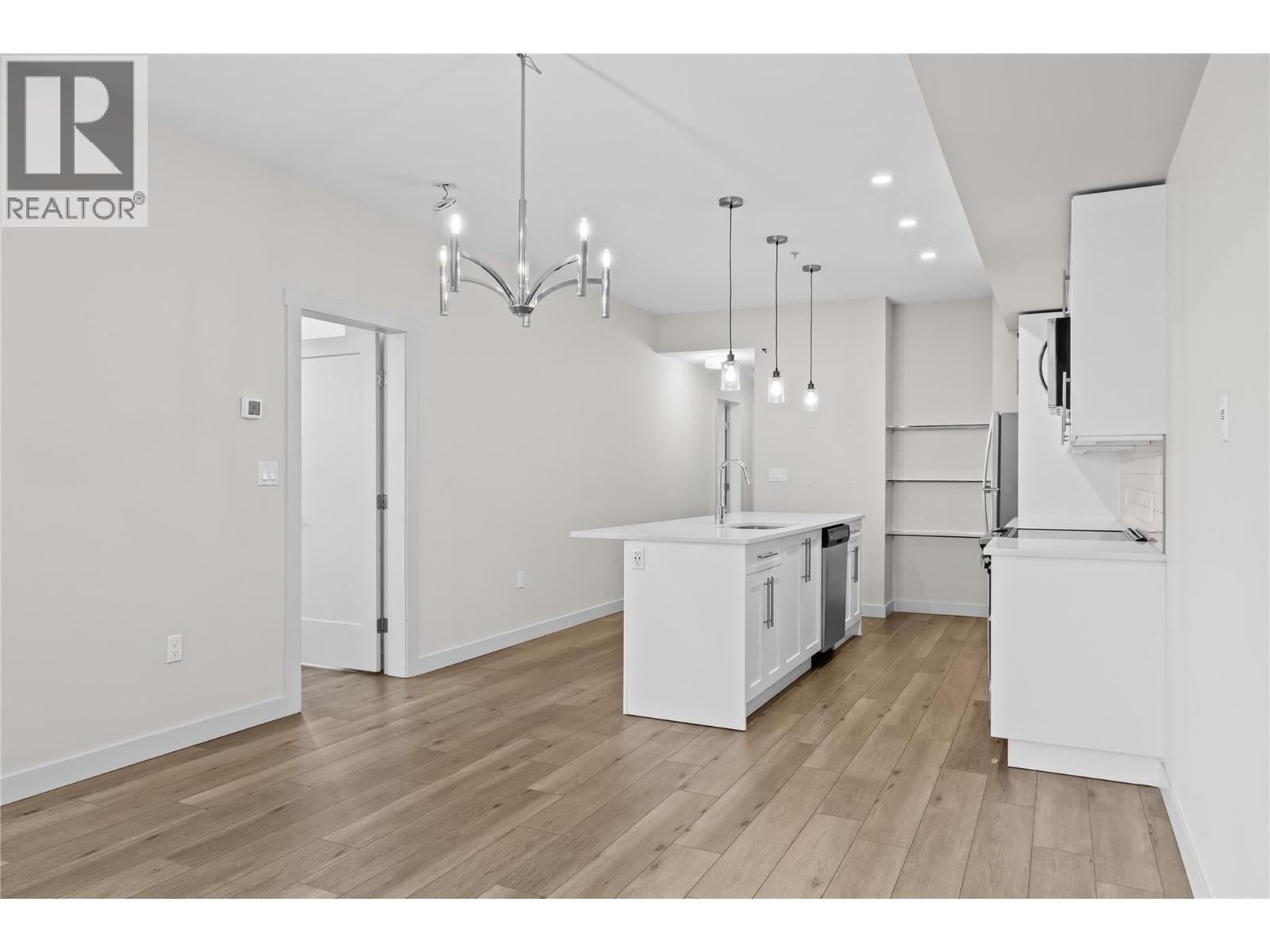 3638 Mission Springs Drive Unit# 406, Kelowna, BC - Indoor Photo Showing Kitchen