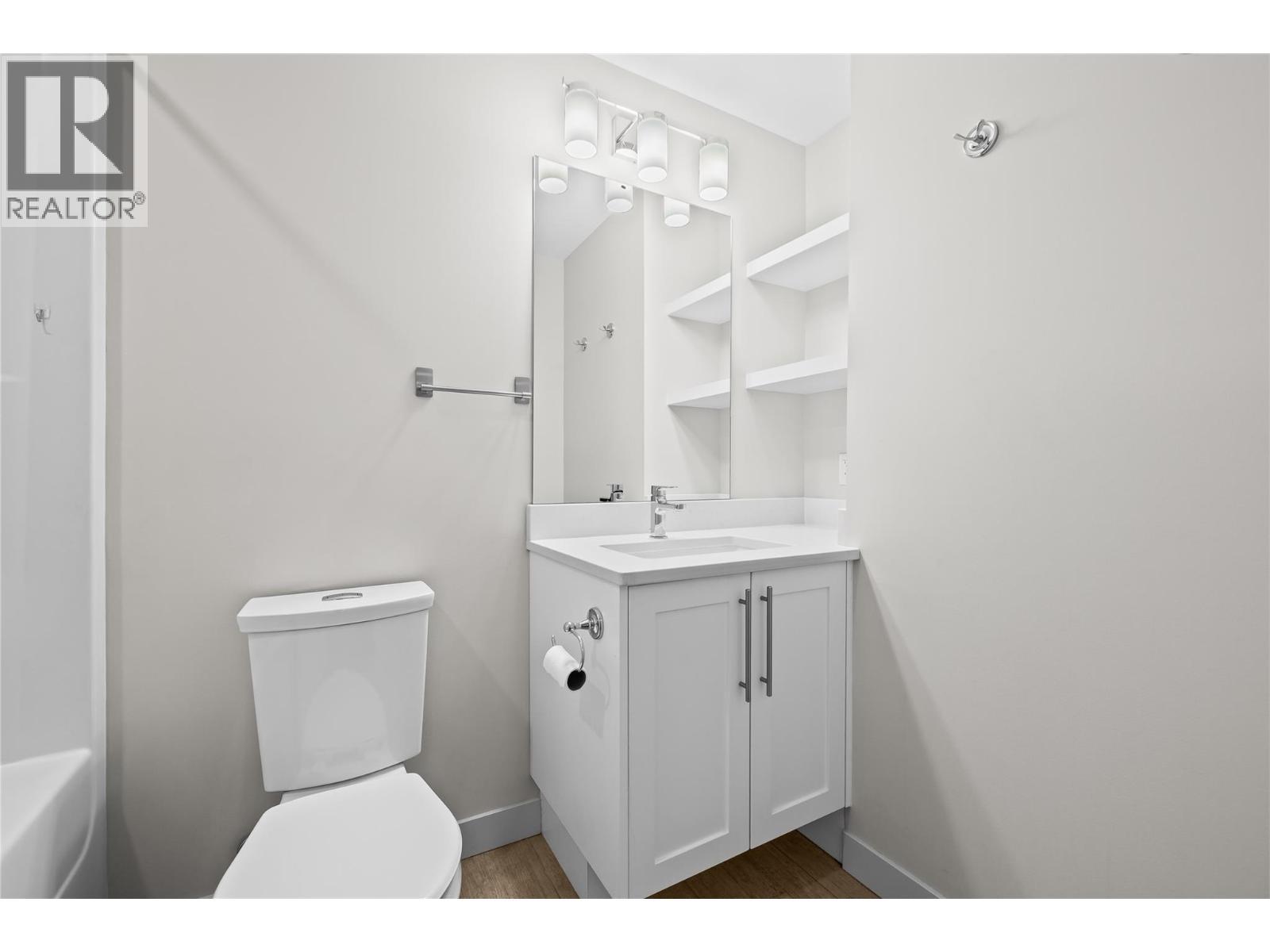 3638 Mission Springs Drive Unit# 406, Kelowna, BC - Indoor Photo Showing Bathroom