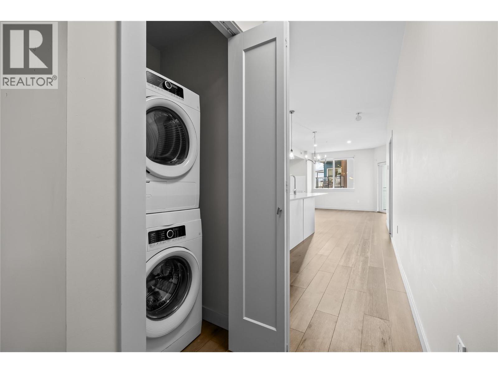 3638 Mission Springs Drive Unit# 406, Kelowna, BC - Indoor Photo Showing Laundry Room