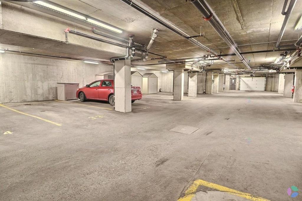 Stationnement - 611-1925 Rue Émile-Martineau, Laval (Laval-Des-Rapides), QC - Indoor Photo Showing Garage