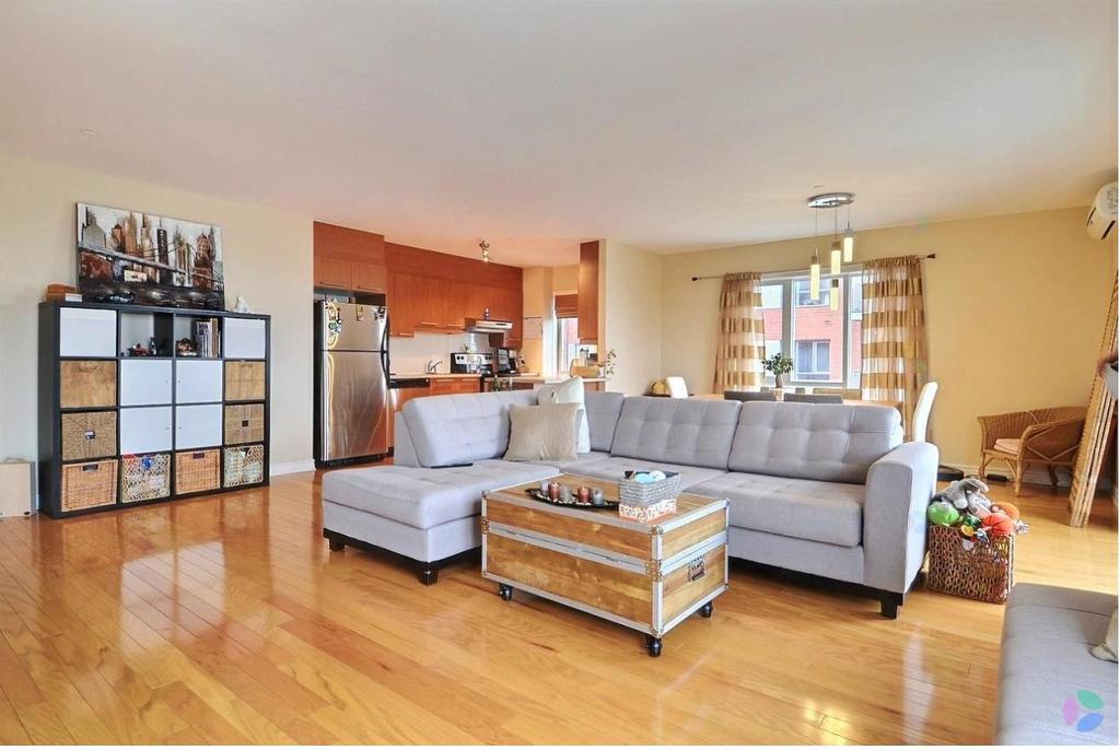 Salon - 611-1925 Rue Émile-Martineau, Laval (Laval-Des-Rapides), QC - Indoor Photo Showing Living Room