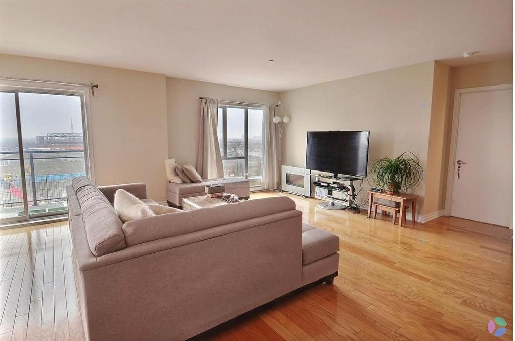 Salon - 611-1925 Rue Émile-Martineau, Laval (Laval-Des-Rapides), QC - Indoor Photo Showing Living Room