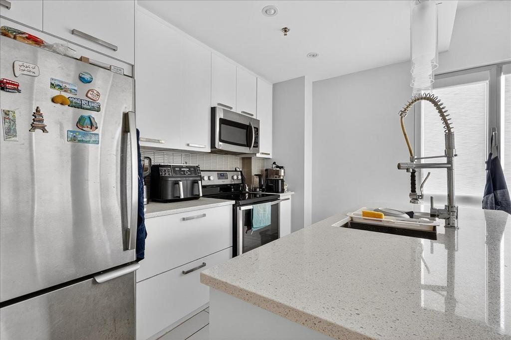 Cuisine - 306-14399 Boul. Gouin O., Montréal (Pierrefonds-Roxboro), QC - Indoor Photo Showing Kitchen With Stainless Steel Kitchen