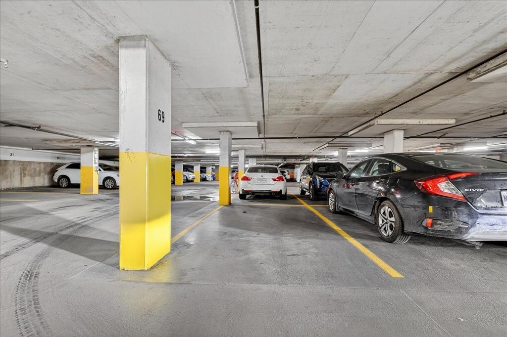 Garage - 306-14399 Boul. Gouin O., Montréal (Pierrefonds-Roxboro), QC - Indoor Photo Showing Garage