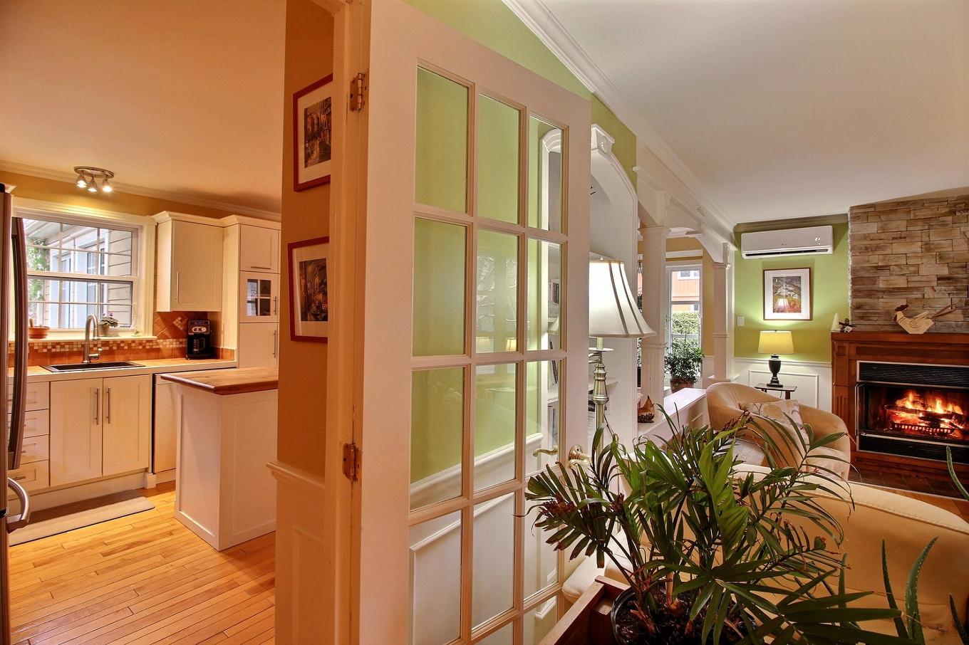 Salon - 55 Rue Pierre-Bouliane, La Malbaie, QC - Indoor Photo Showing Other Room With Fireplace