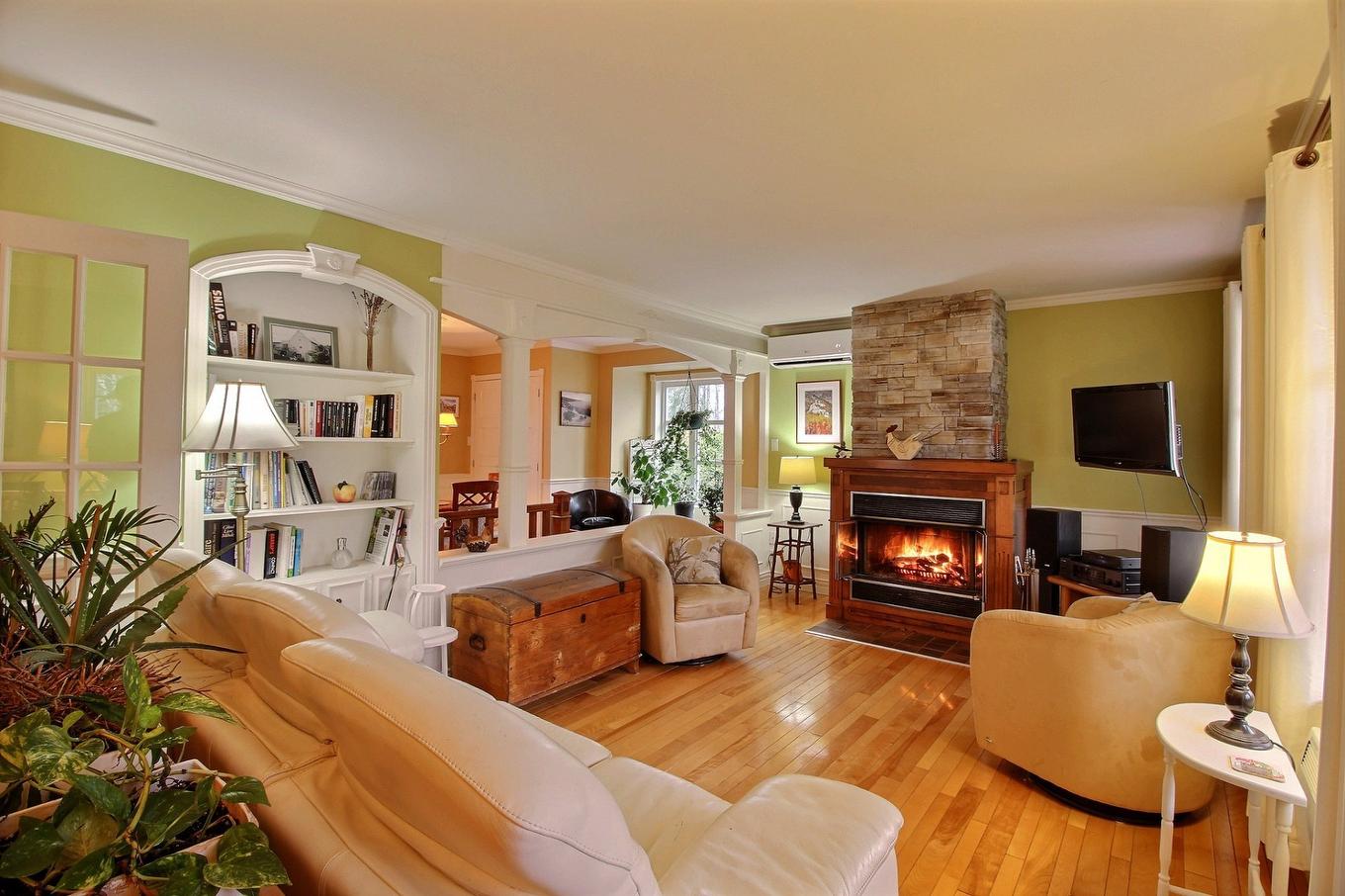 Salon - 55 Rue Pierre-Bouliane, La Malbaie, QC - Indoor Photo Showing Living Room With Fireplace
