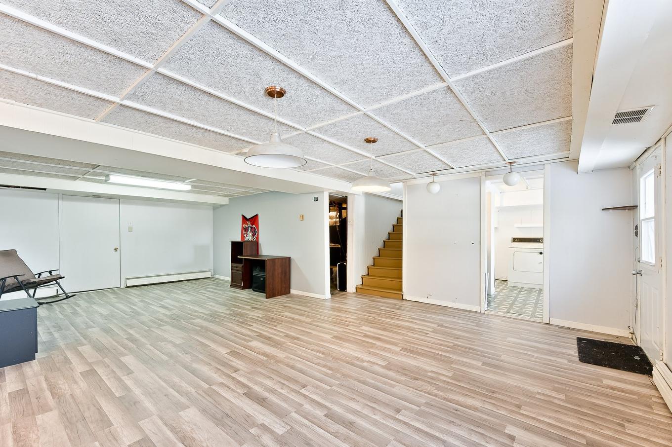 Salle familiale - 35 Rue Crabtree, Windsor, QC - Indoor