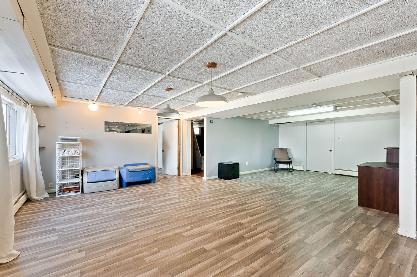 Salle familiale - 35 Rue Crabtree, Windsor, QC - Indoor