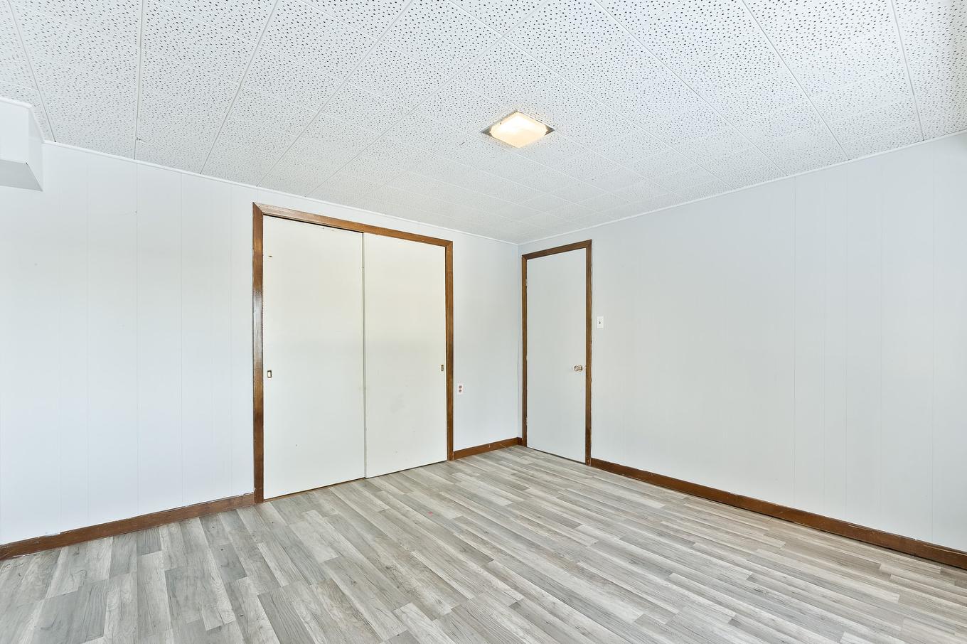 Chambre à coucher - 35 Rue Crabtree, Windsor, QC - Indoor Photo Showing Other Room