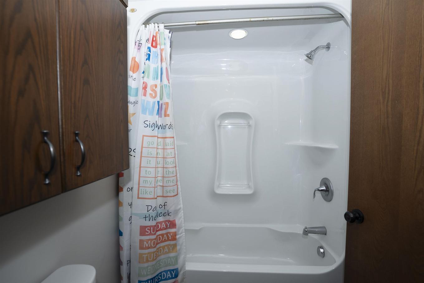 449 Longbow Street, Thunder Bay, ON - Indoor Photo Showing Bathroom