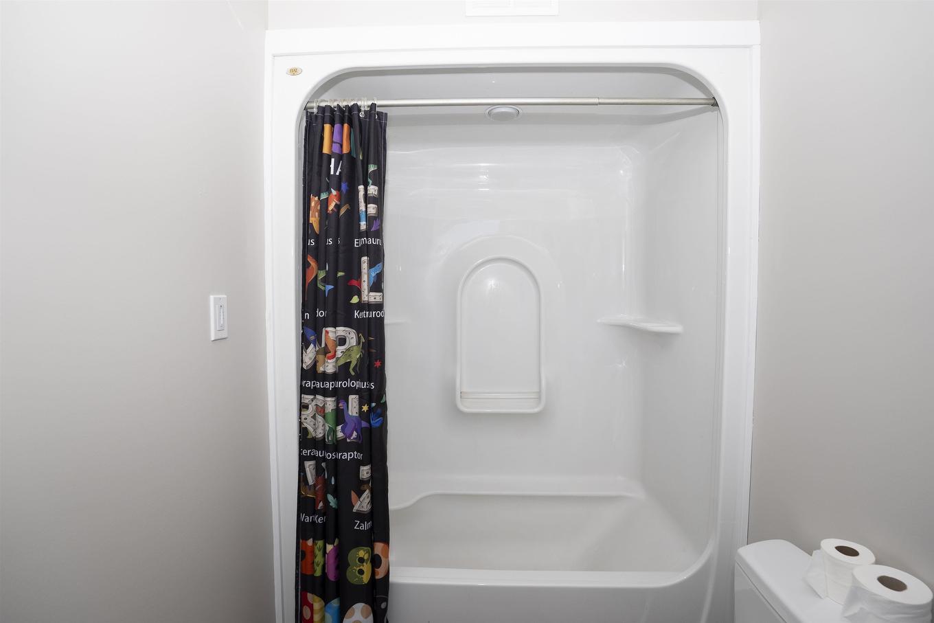 449 Longbow Street, Thunder Bay, ON - Indoor Photo Showing Bathroom