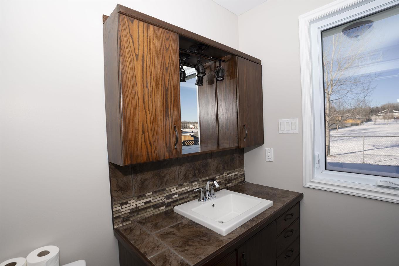 449 Longbow Street, Thunder Bay, ON - Indoor Photo Showing Bathroom