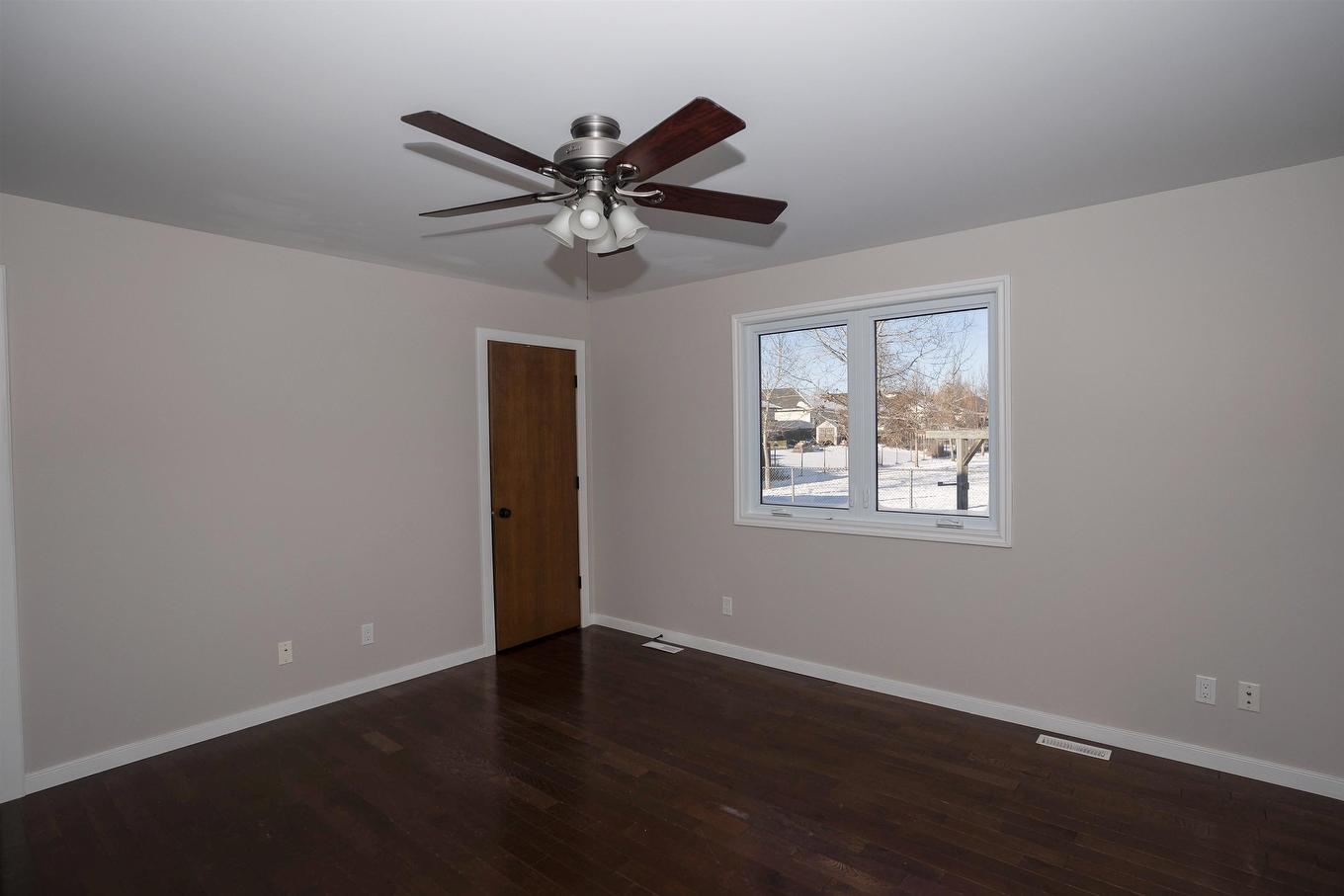 449 Longbow Street, Thunder Bay, ON - Indoor Photo Showing Other Room