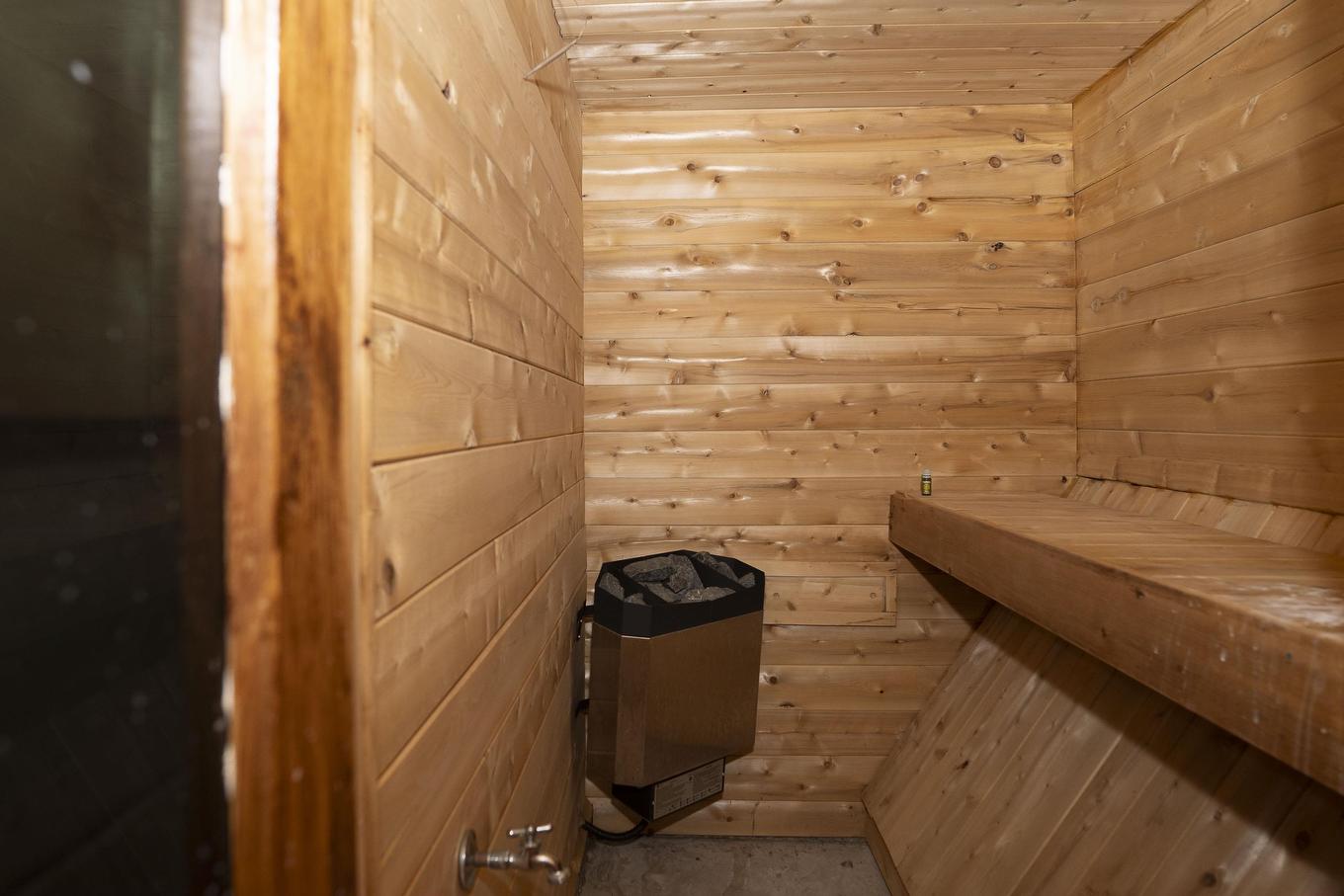 449 Longbow Street, Thunder Bay, ON - Indoor Photo Showing Other Room