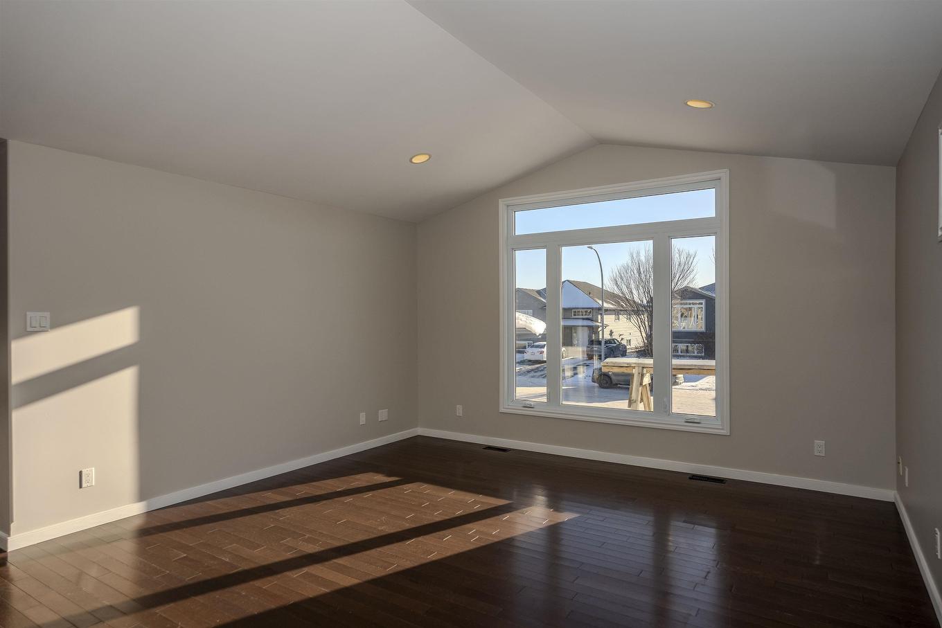 449 Longbow Street, Thunder Bay, ON - Indoor Photo Showing Other Room