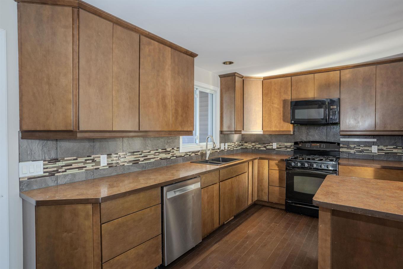 449 Longbow Street, Thunder Bay, ON - Indoor Photo Showing Kitchen With Double Sink