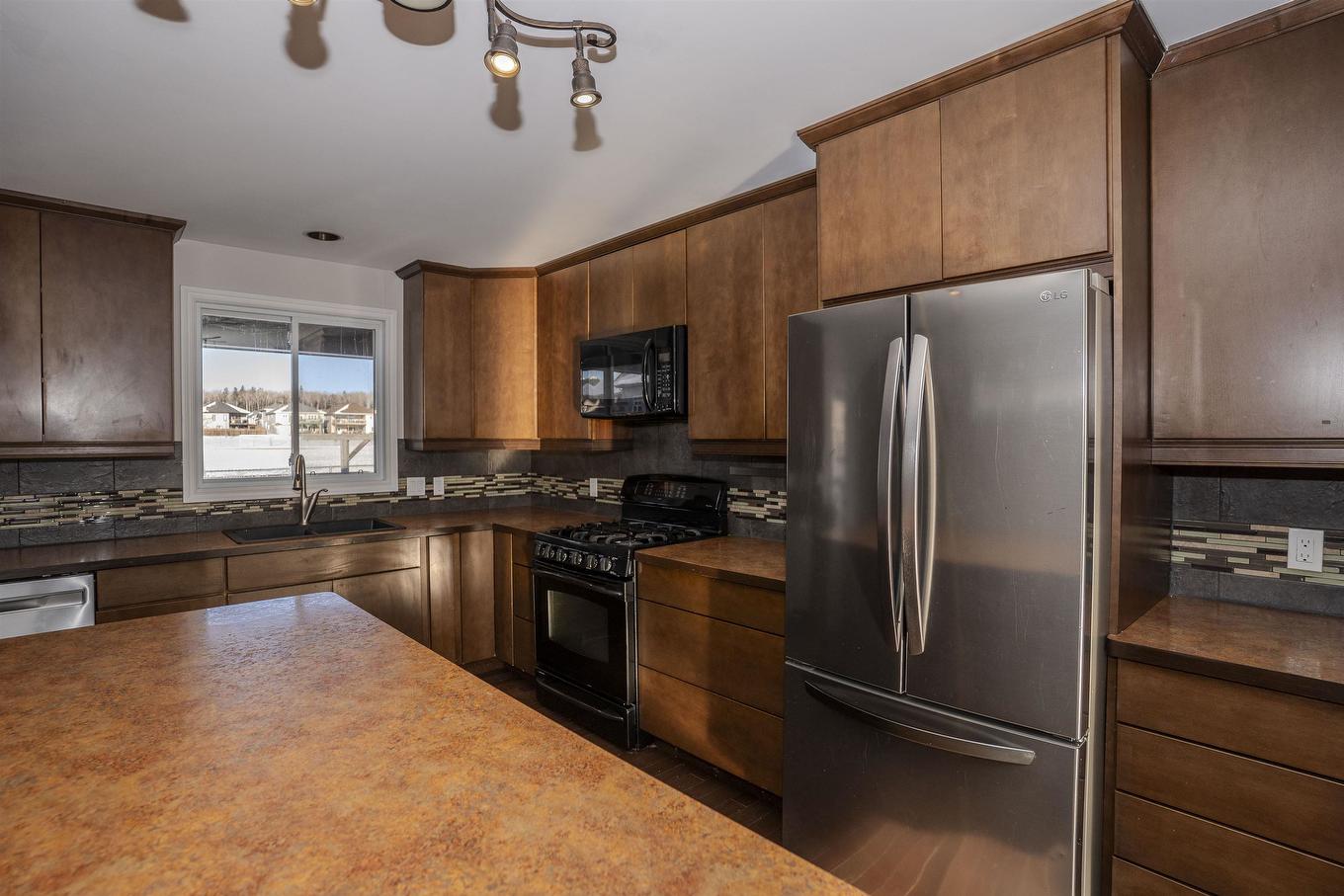 449 Longbow Street, Thunder Bay, ON - Indoor Photo Showing Kitchen