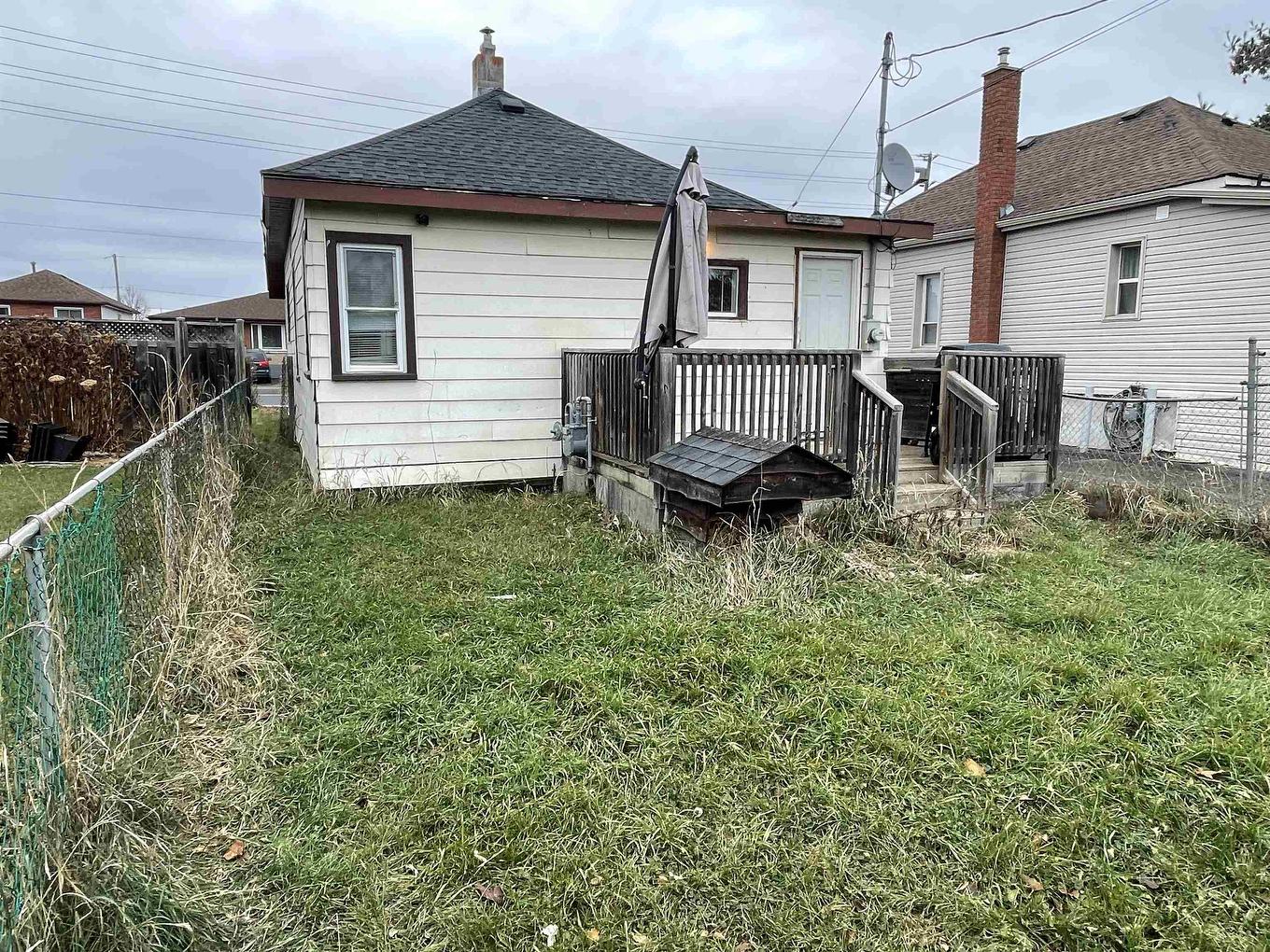 118 Mary Street East, Thunder Bay, ON - Outdoor With Deck Patio Veranda